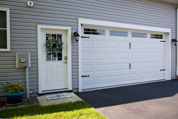 24/7 Emergency Garage Door Panel Replacement experts in Olivarez, TX